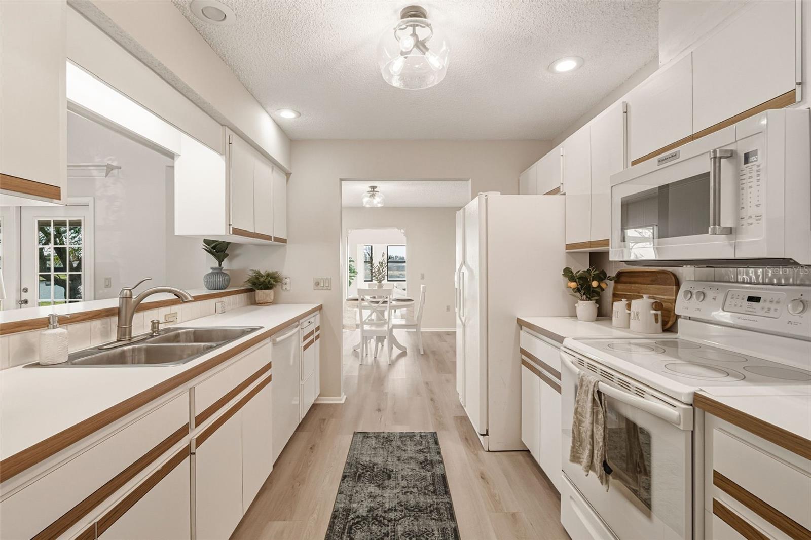 Image 13 of 81 For 3308 Meadow Run Circle