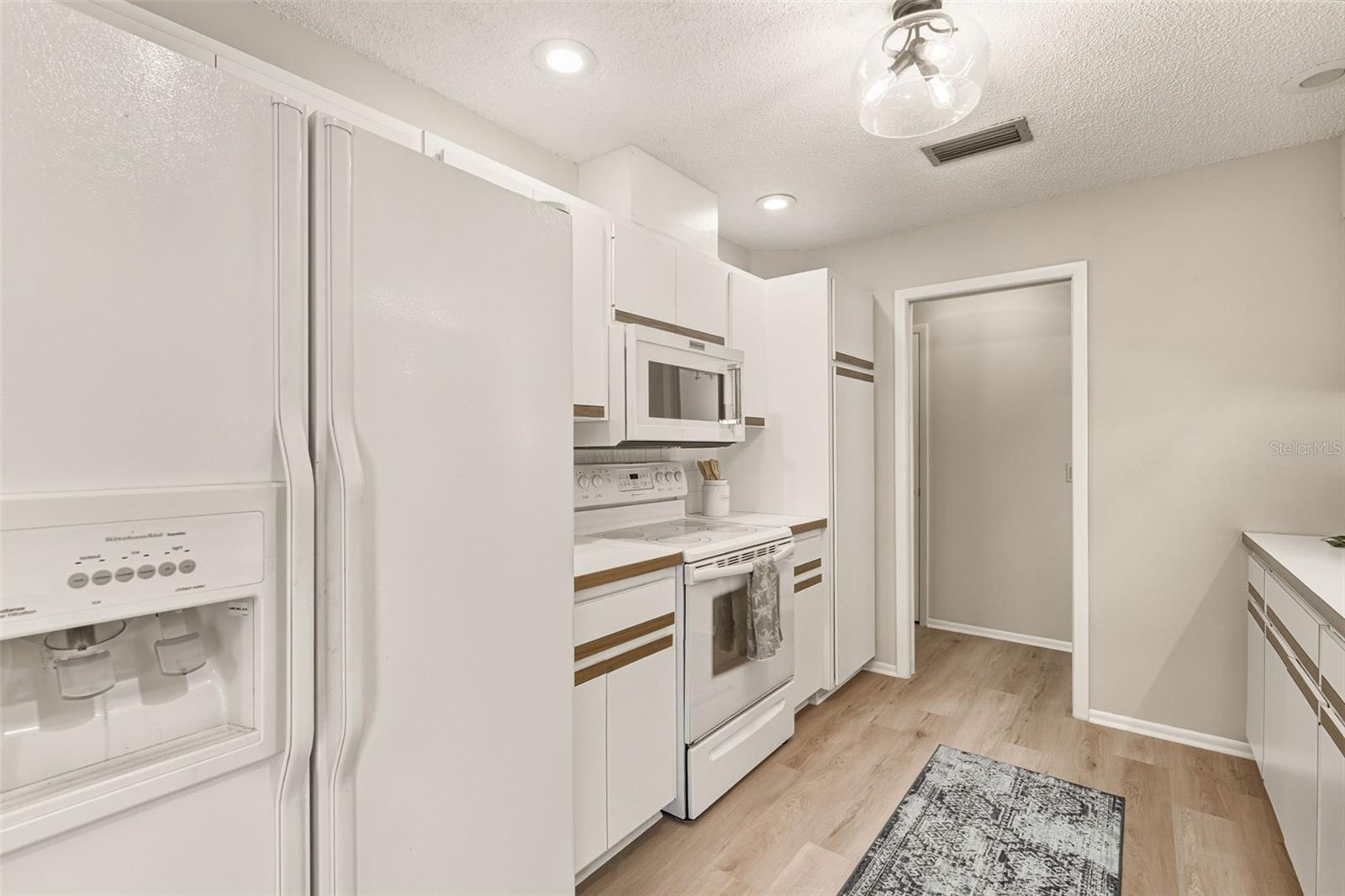 Image 16 of 81 For 3308 Meadow Run Circle