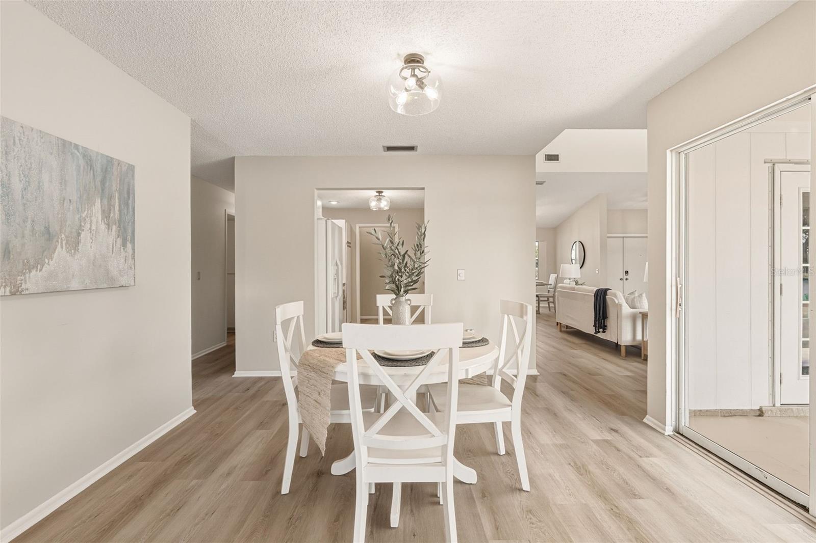 Image 22 of 81 For 3308 Meadow Run Circle