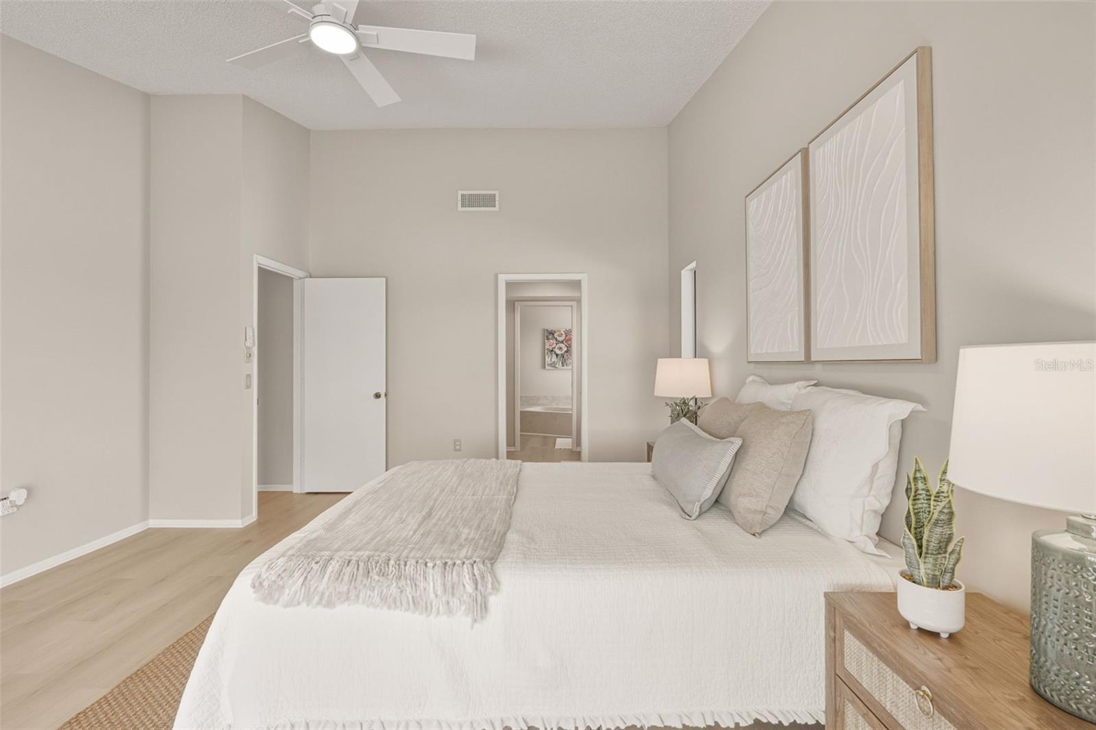 Image 33 of 81 For 3308 Meadow Run Circle