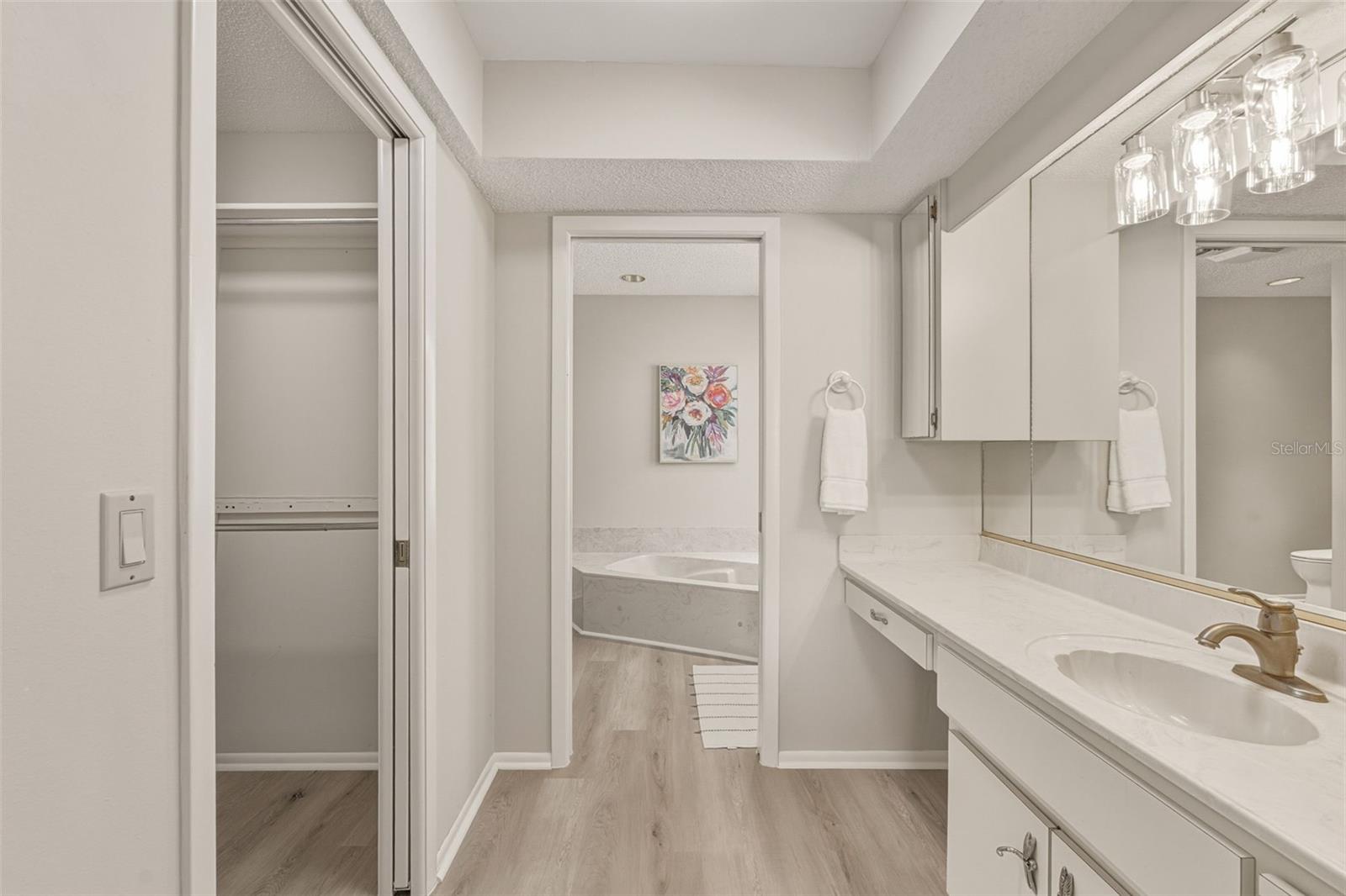 Image 35 of 81 For 3308 Meadow Run Circle