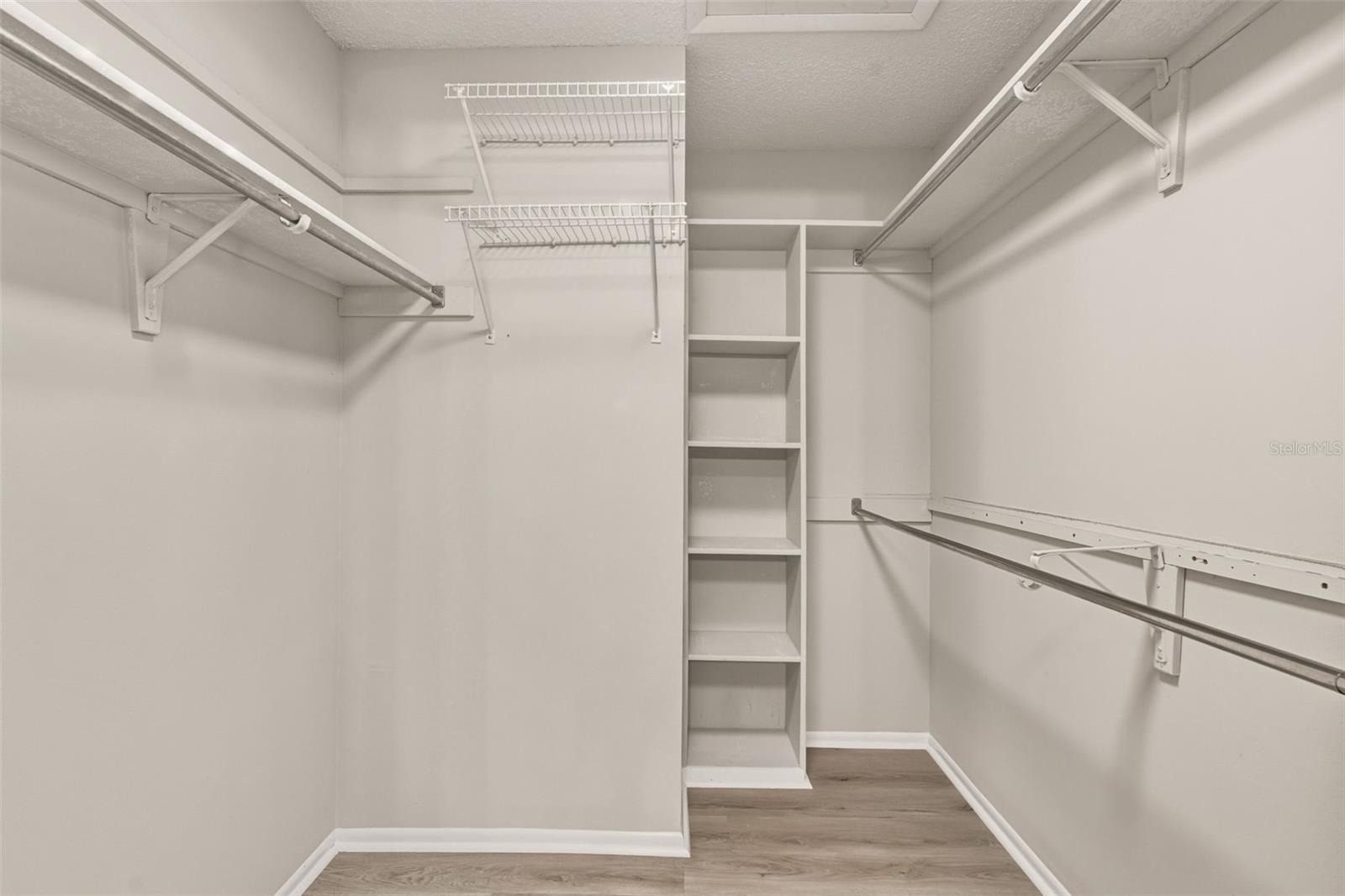 Image 37 of 81 For 3308 Meadow Run Circle