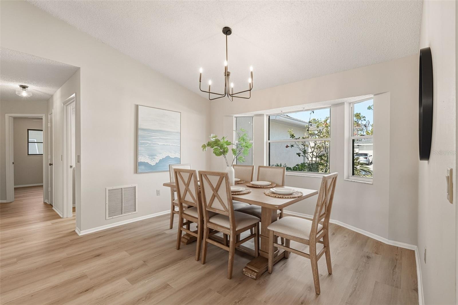 Image 4 of 81 For 3308 Meadow Run Circle