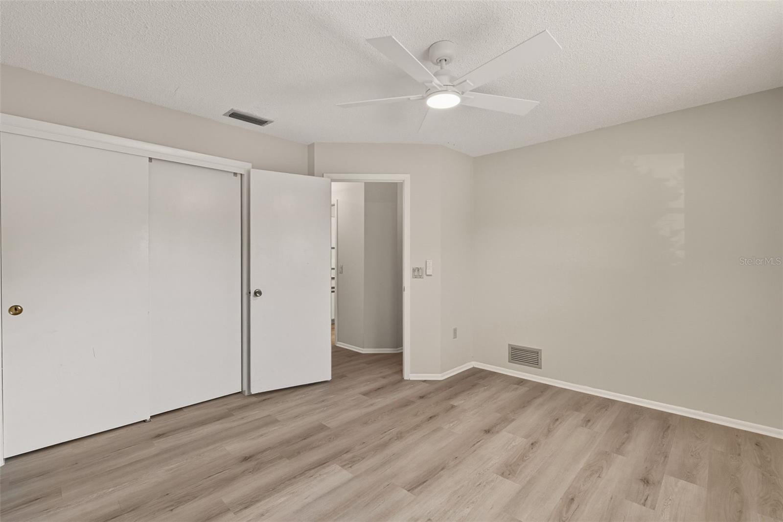 Image 42 of 81 For 3308 Meadow Run Circle