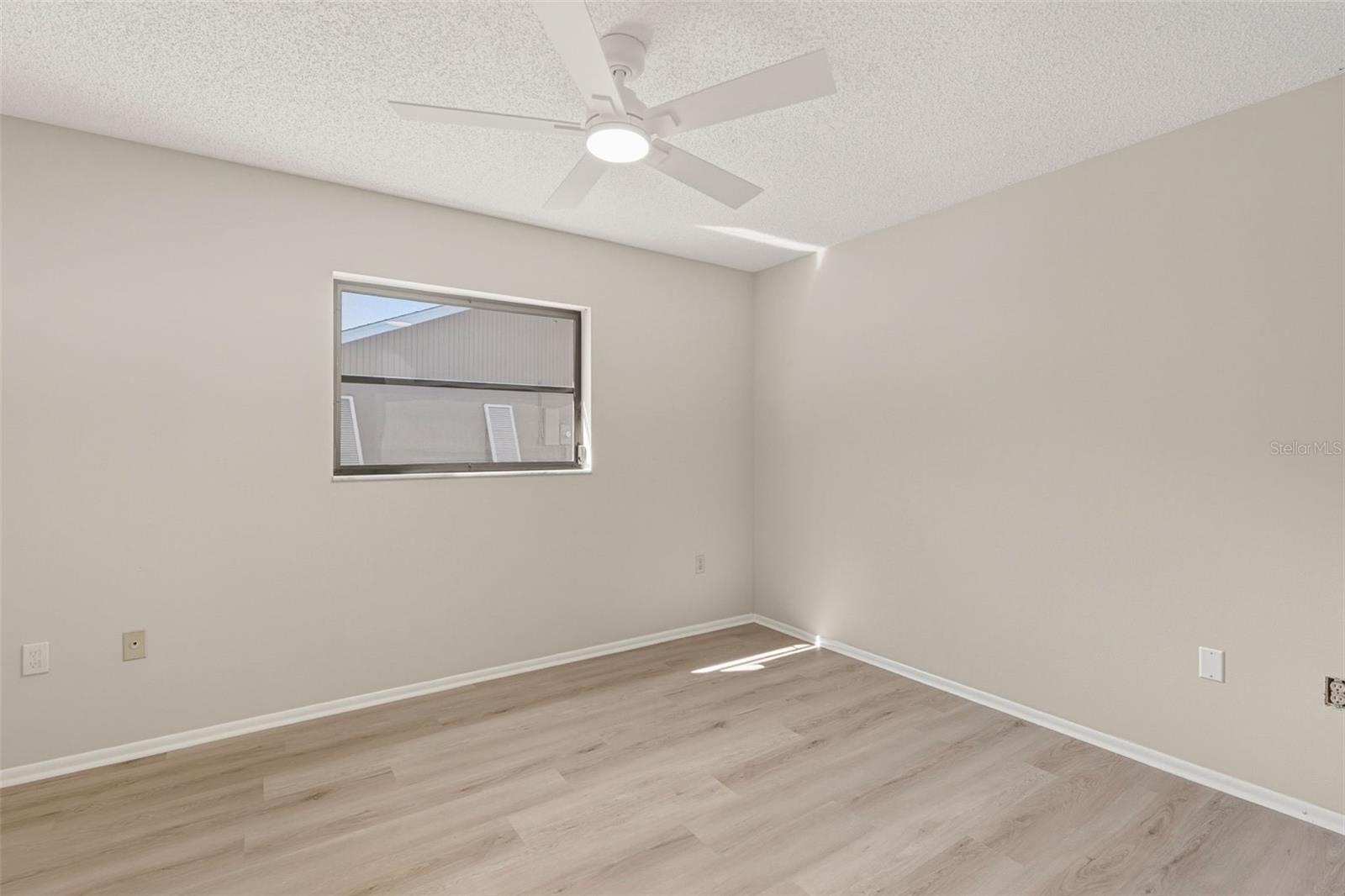 Image 43 of 81 For 3308 Meadow Run Circle