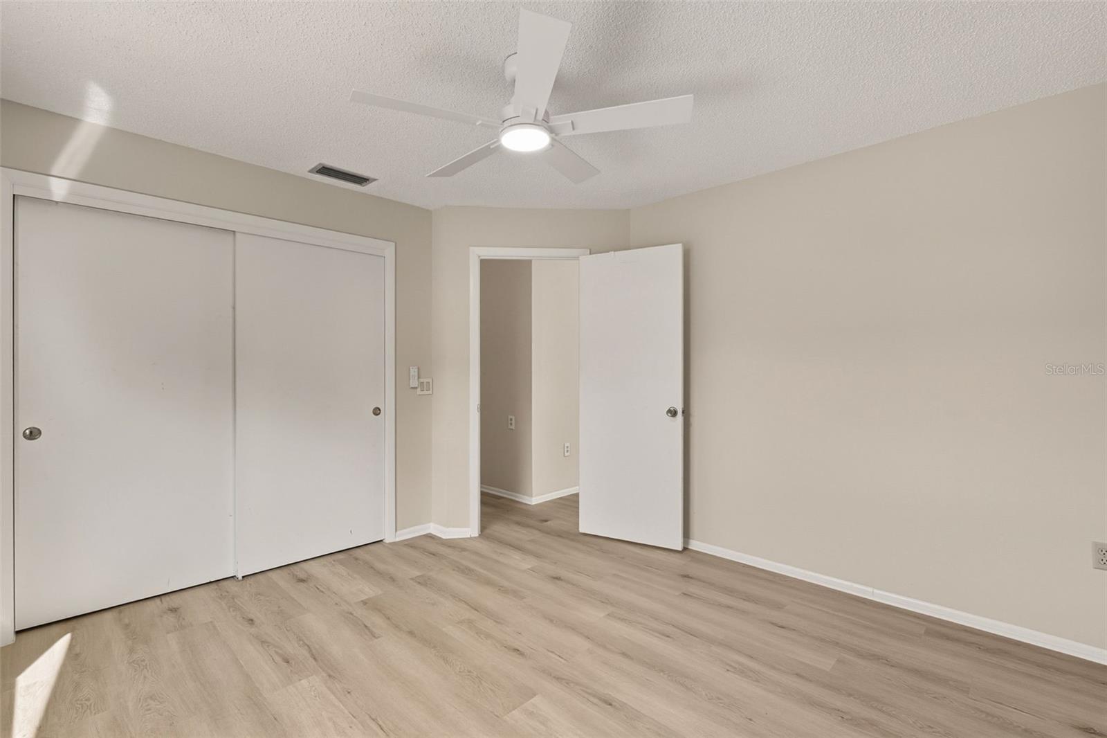 Image 45 of 81 For 3308 Meadow Run Circle