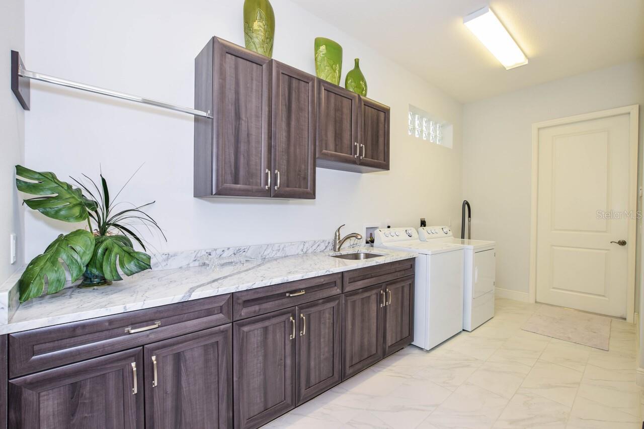 Image 37 of 73 For 1580 Lancashire Drive