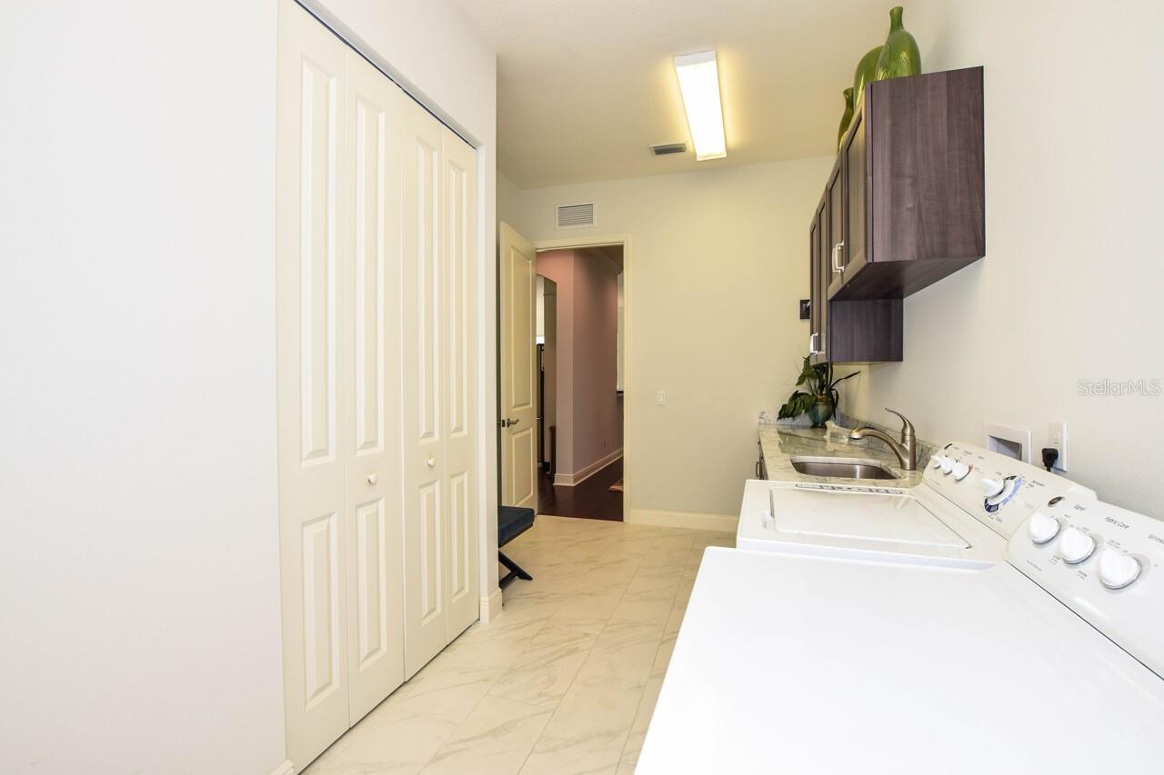 Image 38 of 73 For 1580 Lancashire Drive