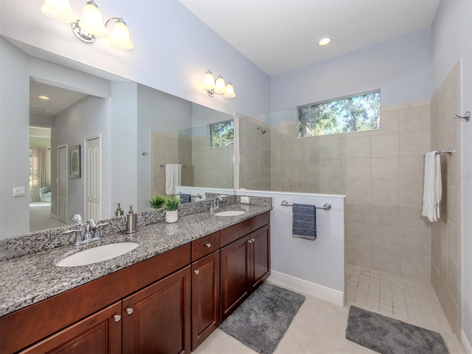 Image 18 of 55 For 10907 Trophy Drive