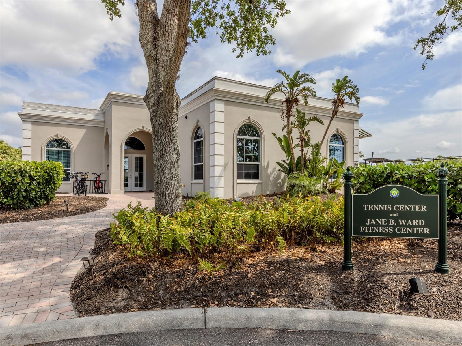 Image 38 of 55 For 10907 Trophy Drive