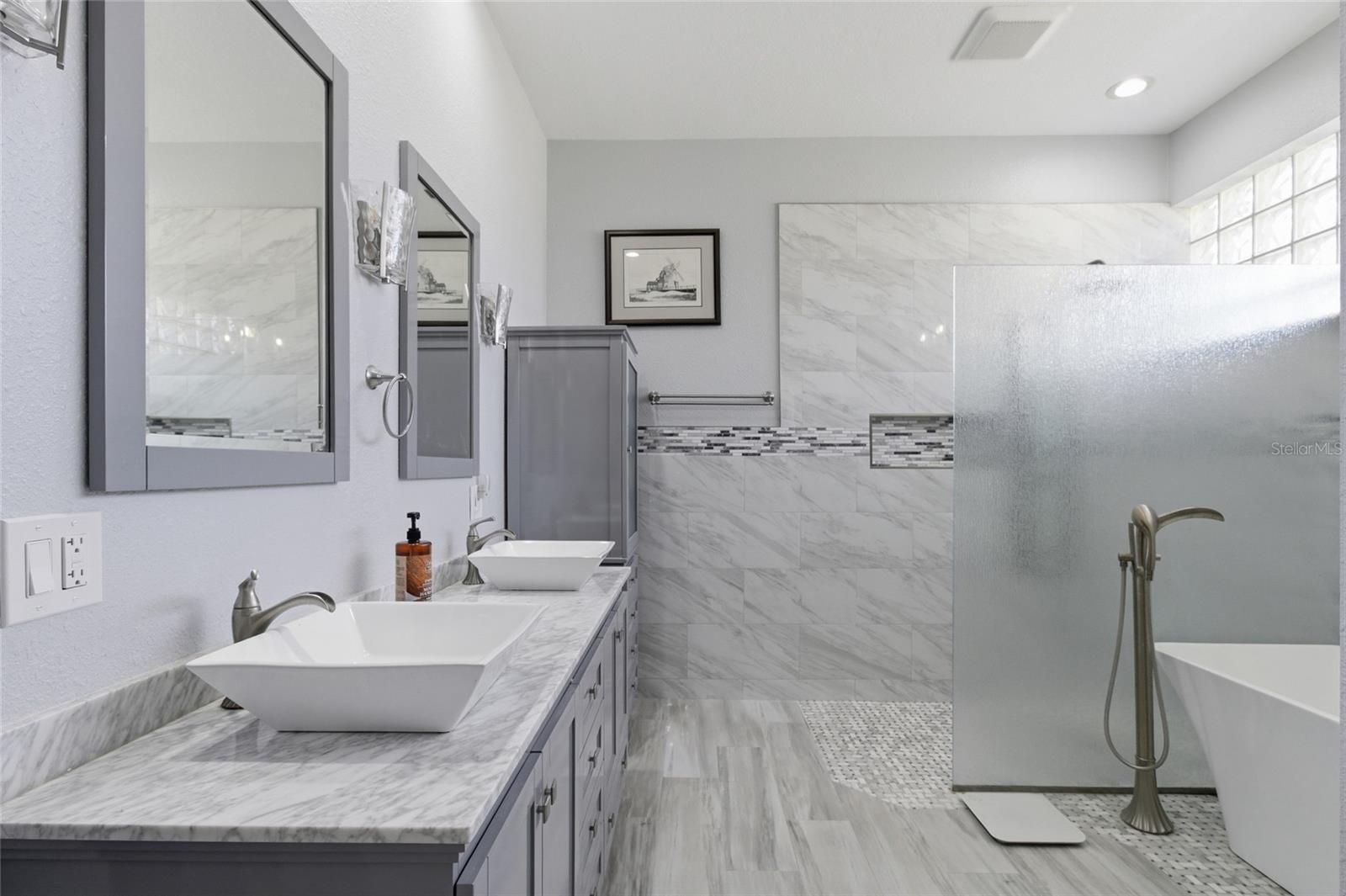 Image 16 of 53 For 757 Pond Lily Way