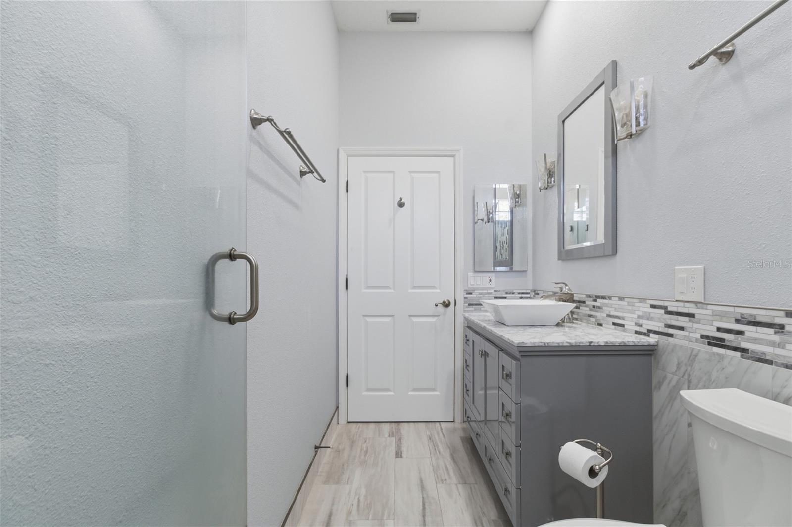 Image 18 of 53 For 757 Pond Lily Way