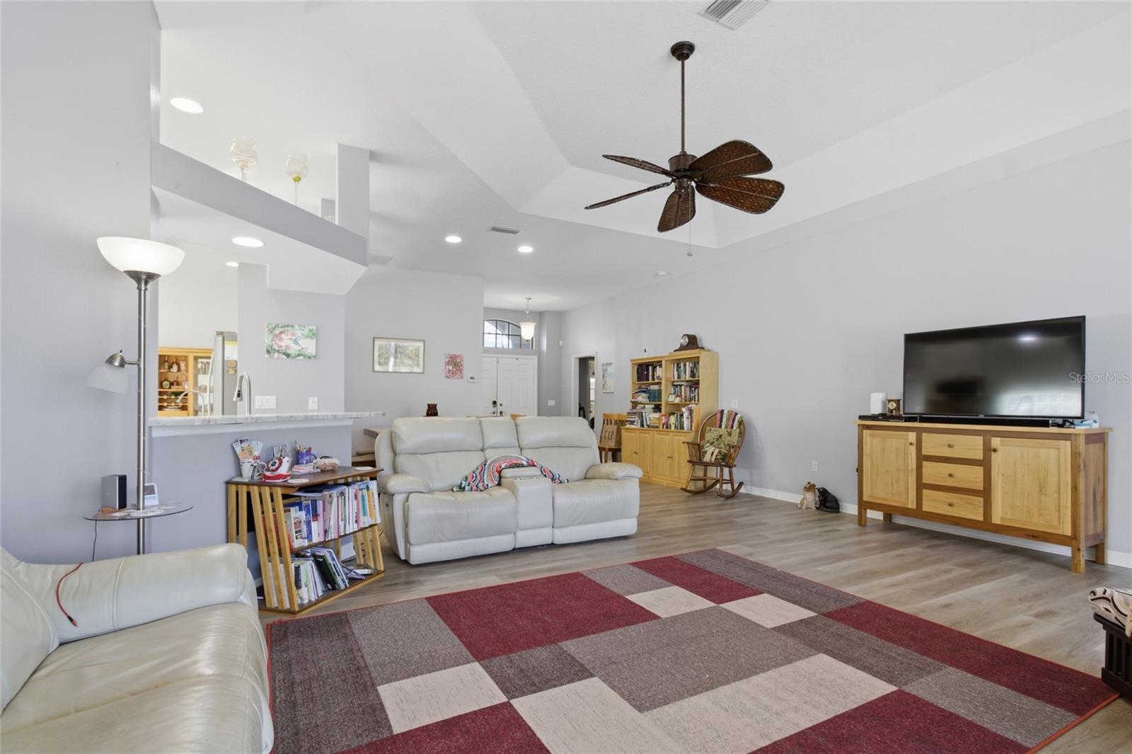 Image 6 of 53 For 757 Pond Lily Way