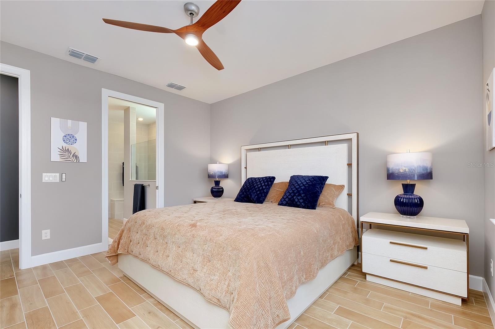 Image 32 of 81 For 10125 Beachwalk Drive