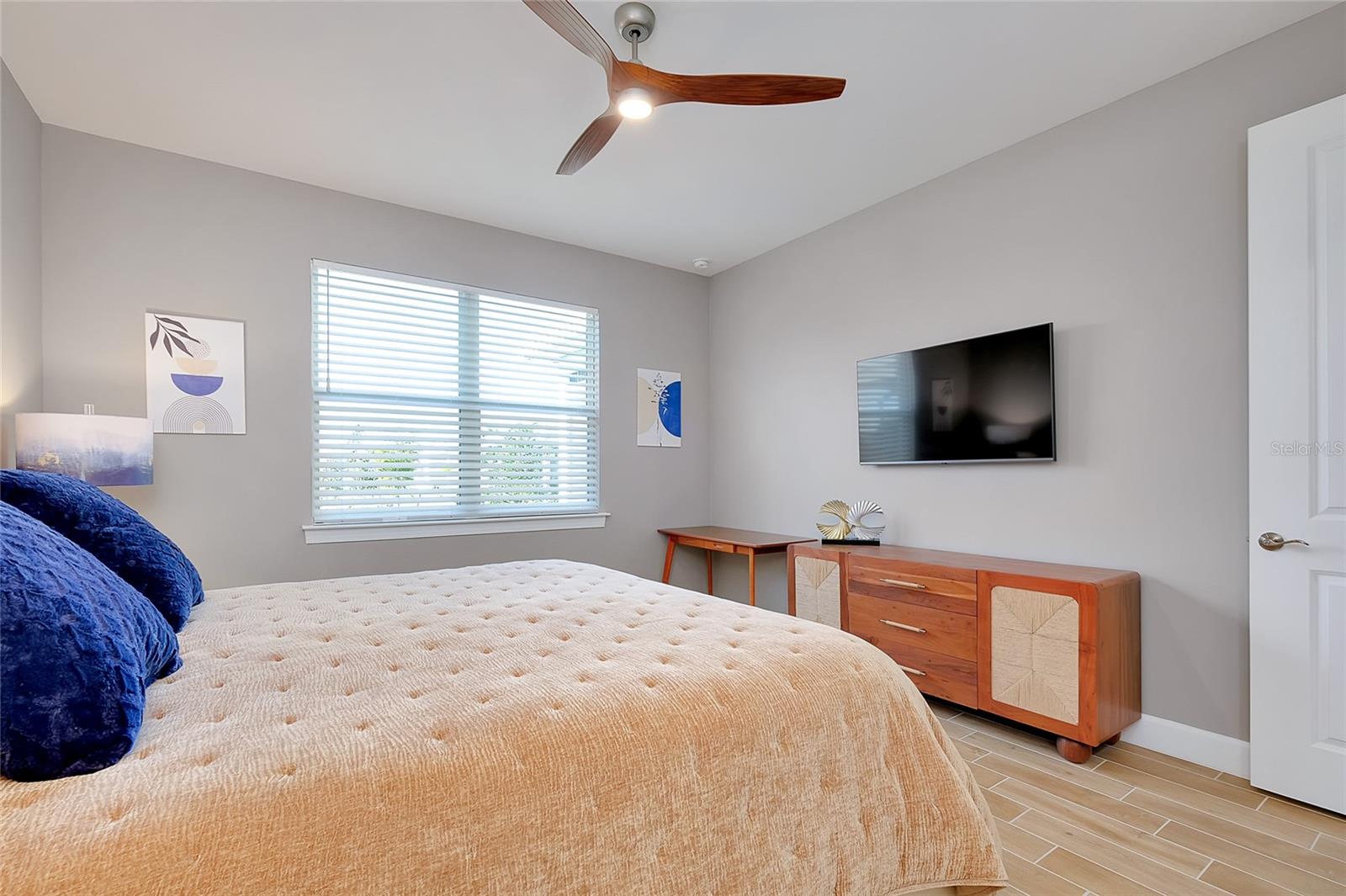 Image 34 of 81 For 10125 Beachwalk Drive