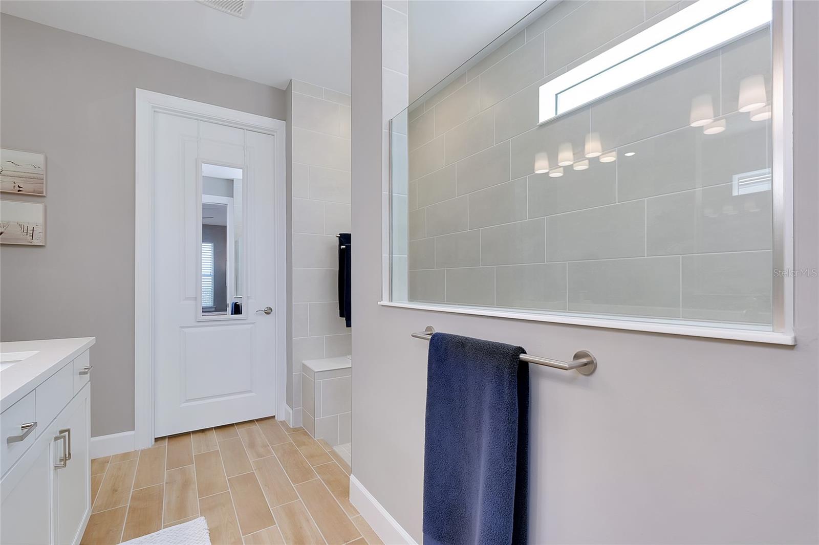 Image 36 of 81 For 10125 Beachwalk Drive