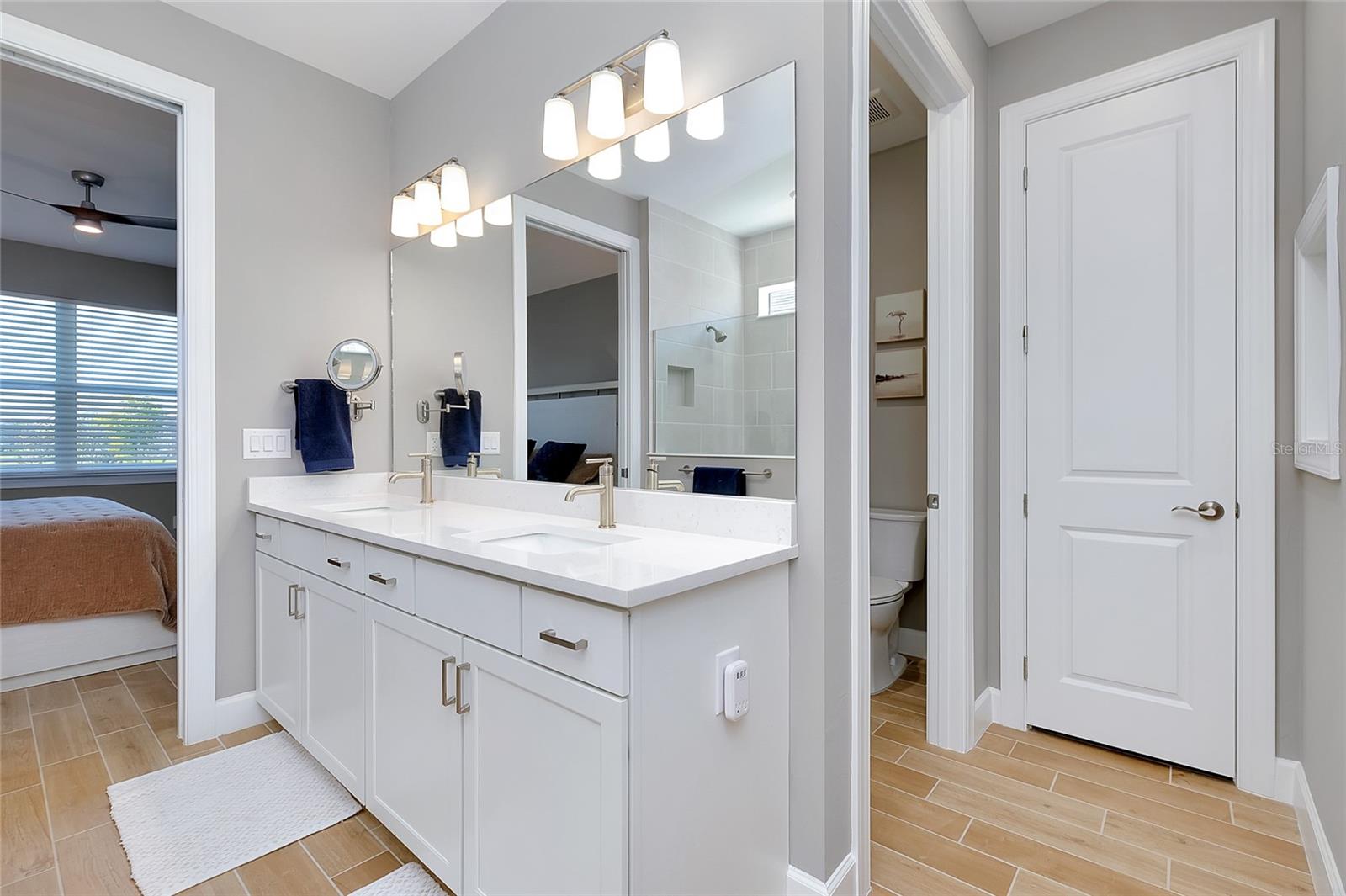 Image 40 of 81 For 10125 Beachwalk Drive