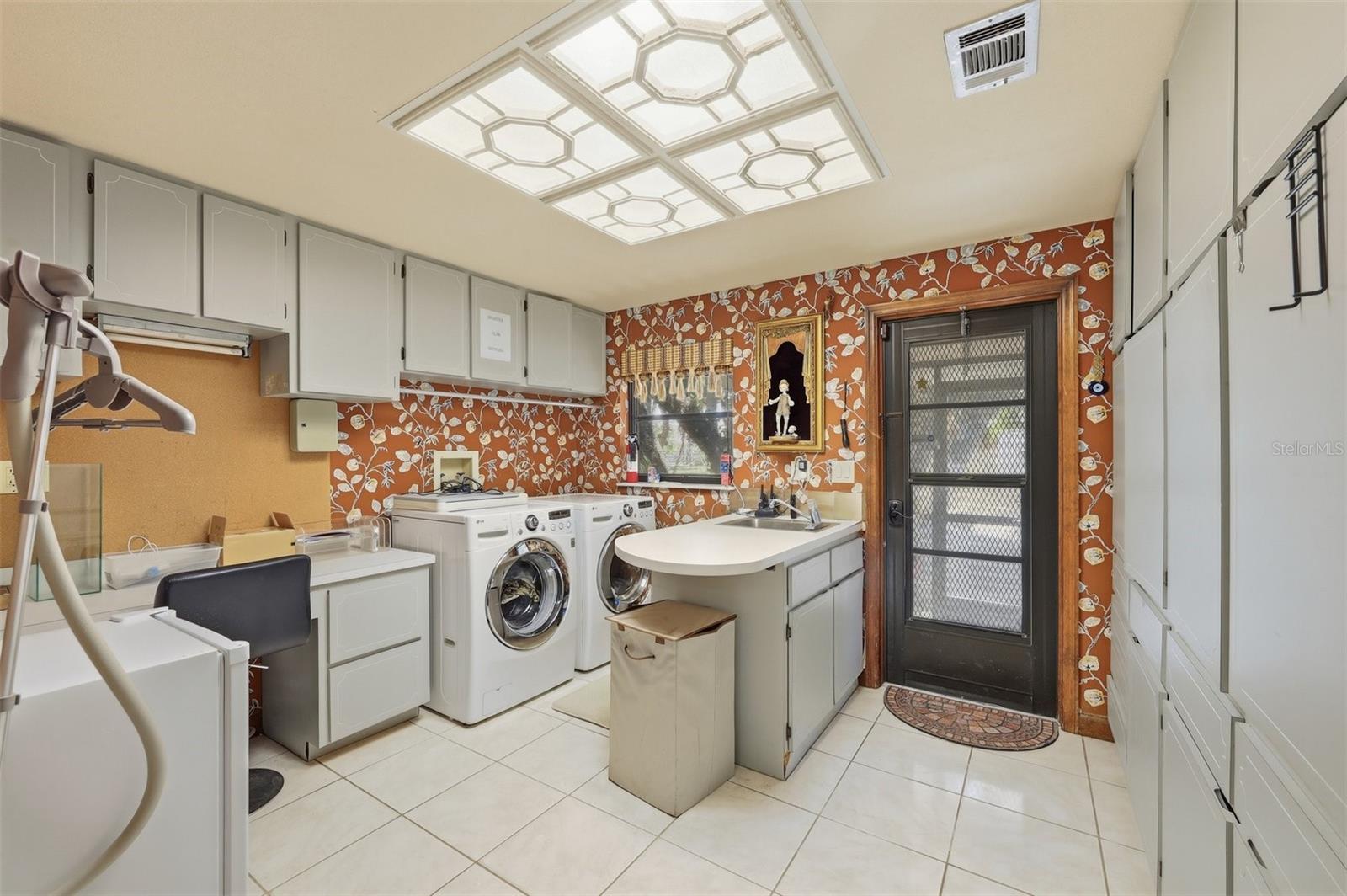 Image 41 of 80 For 1066 Conover Street