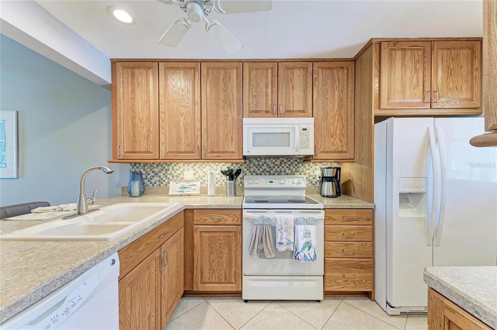 Image 17 of 93 For 446 Cerromar Road 293