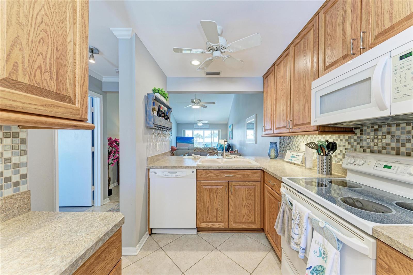 Image 18 of 93 For 446 Cerromar Road 293