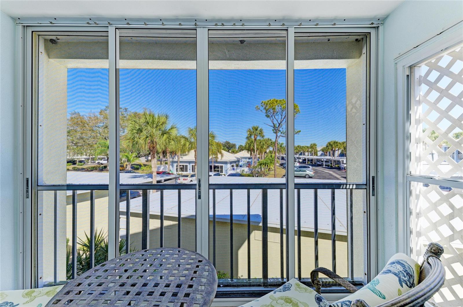 Image 40 of 93 For 446 Cerromar Road 293