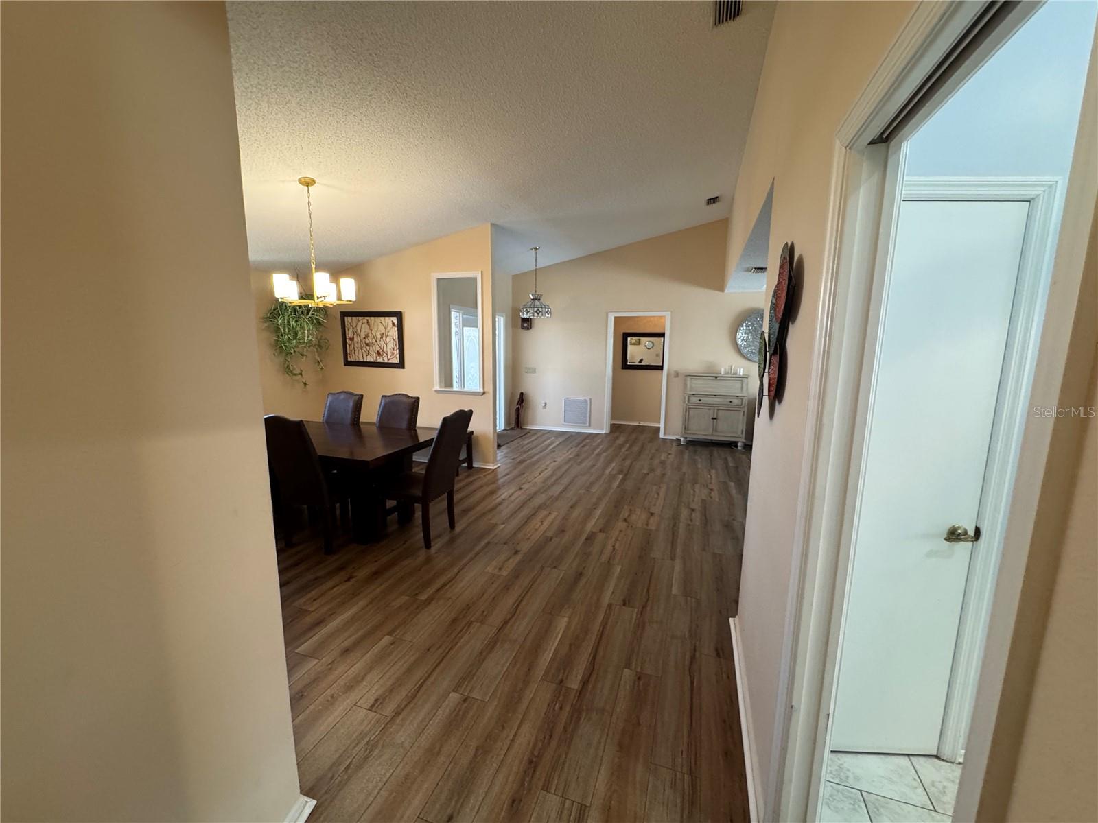 Image 11 of 38 For 549 Warwick Lane