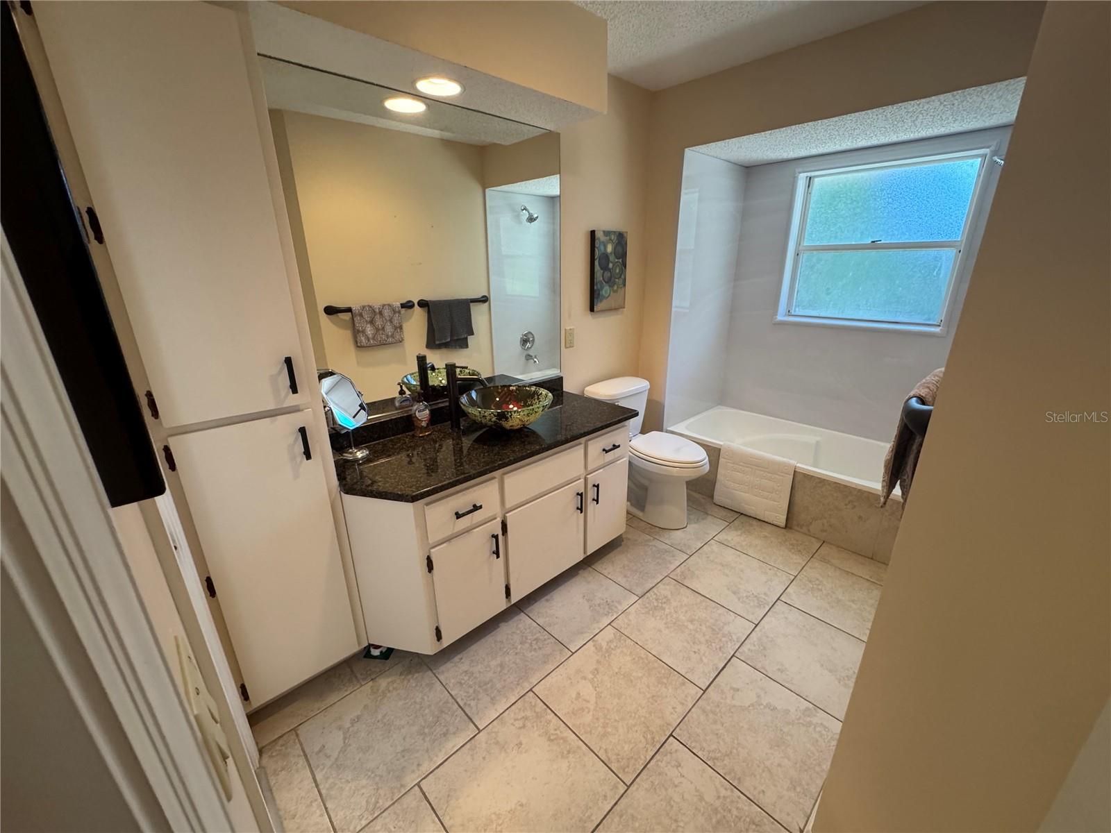 Image 31 of 38 For 549 Warwick Lane