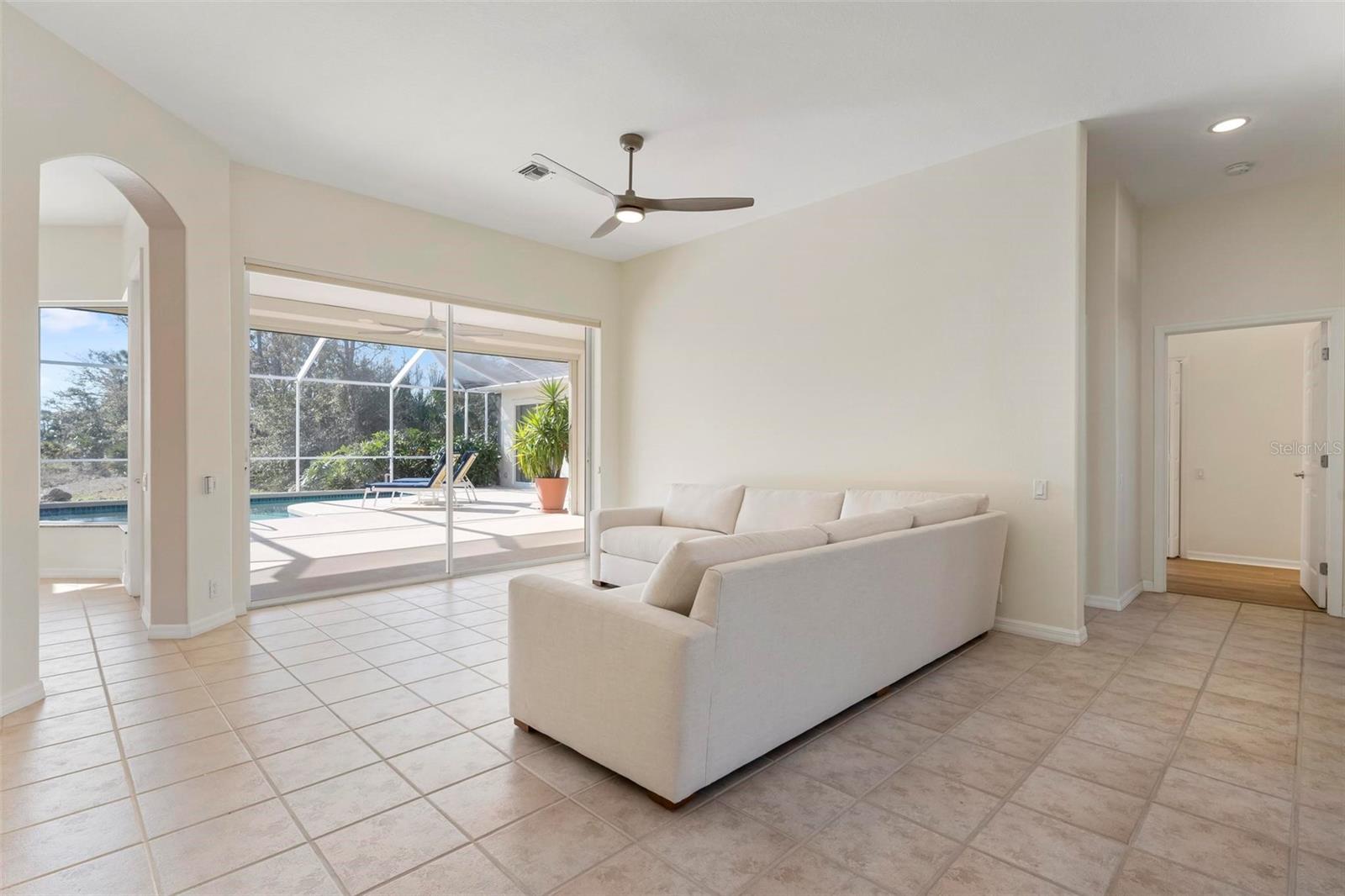 Image 10 of 90 For 809 Blue Crane Drive