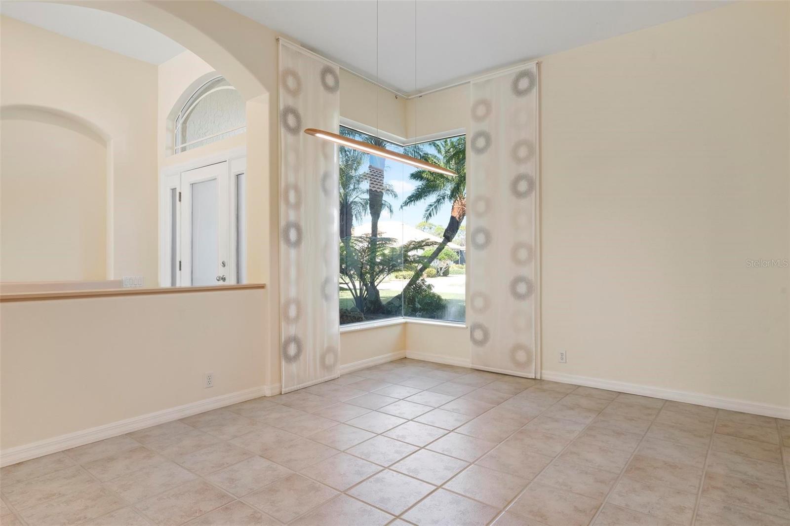 Image 14 of 90 For 809 Blue Crane Drive