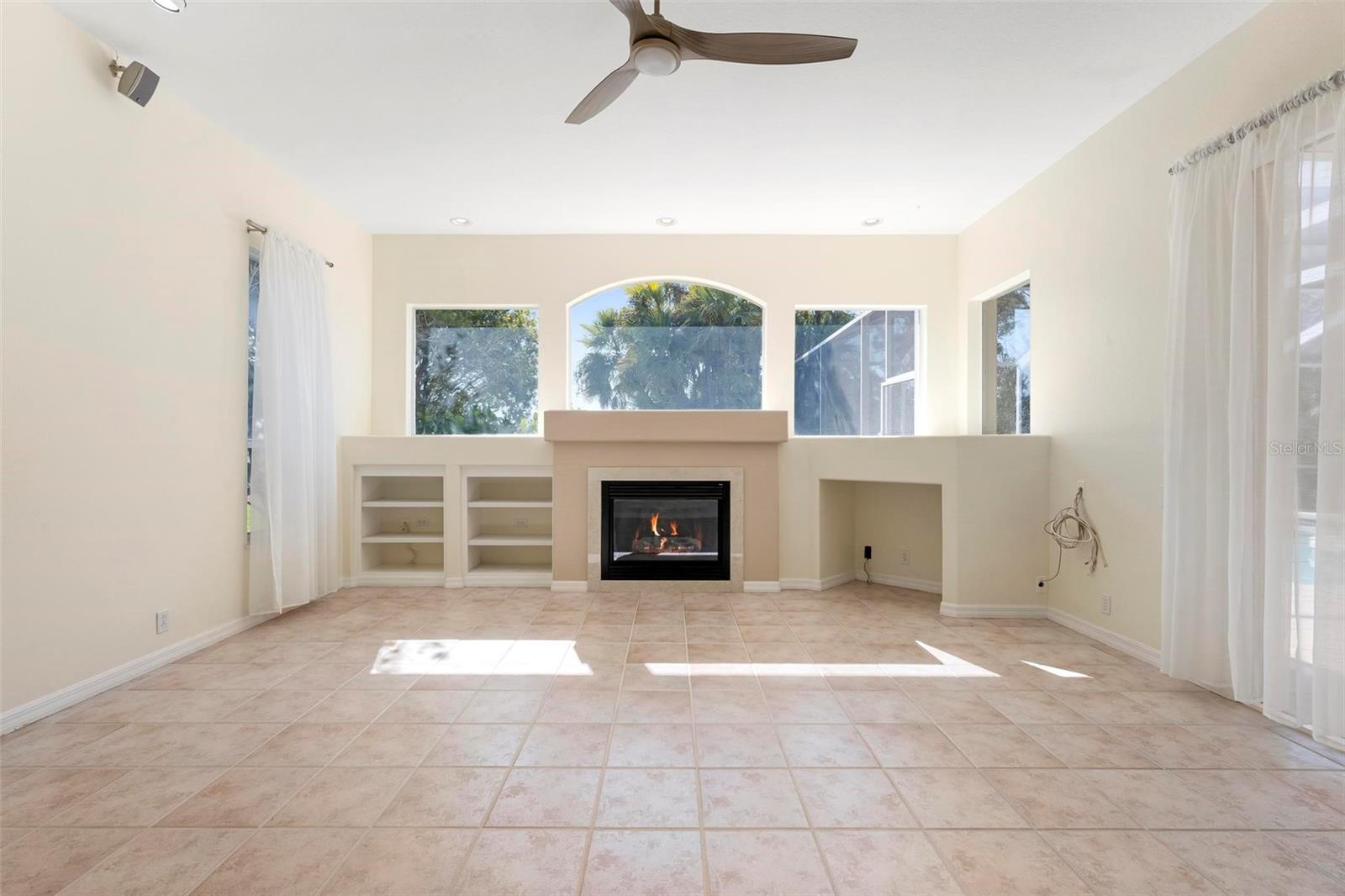 Image 31 of 90 For 809 Blue Crane Drive