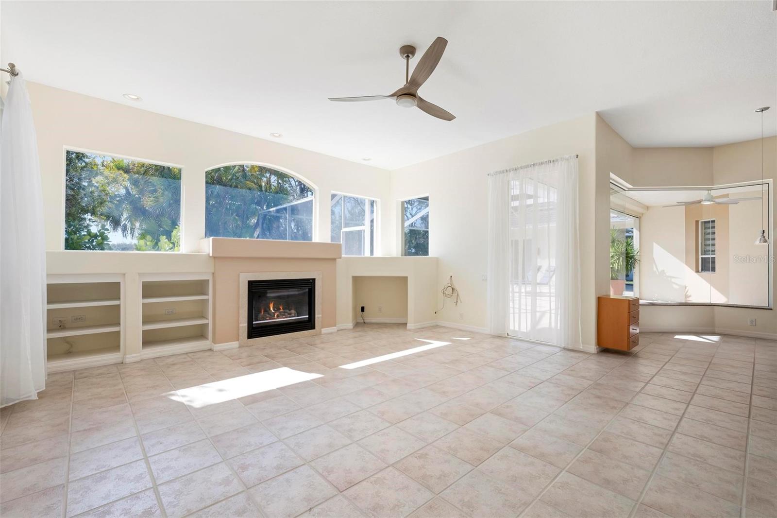 Image 33 of 90 For 809 Blue Crane Drive