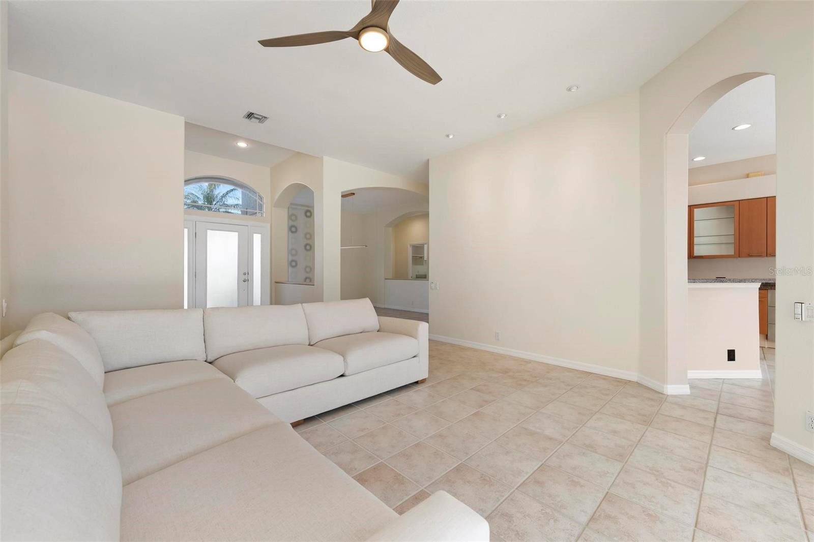 Image 7 of 90 For 809 Blue Crane Drive