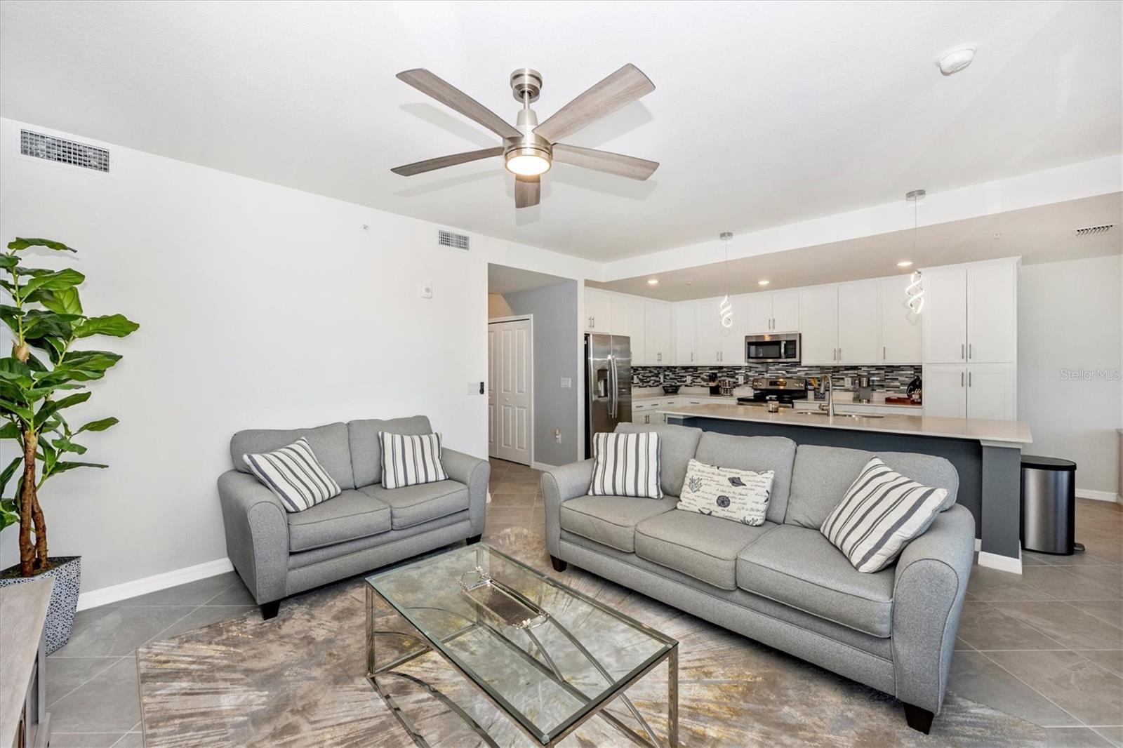 Image 19 of 94 For 12240 Wellen Golf Street 207