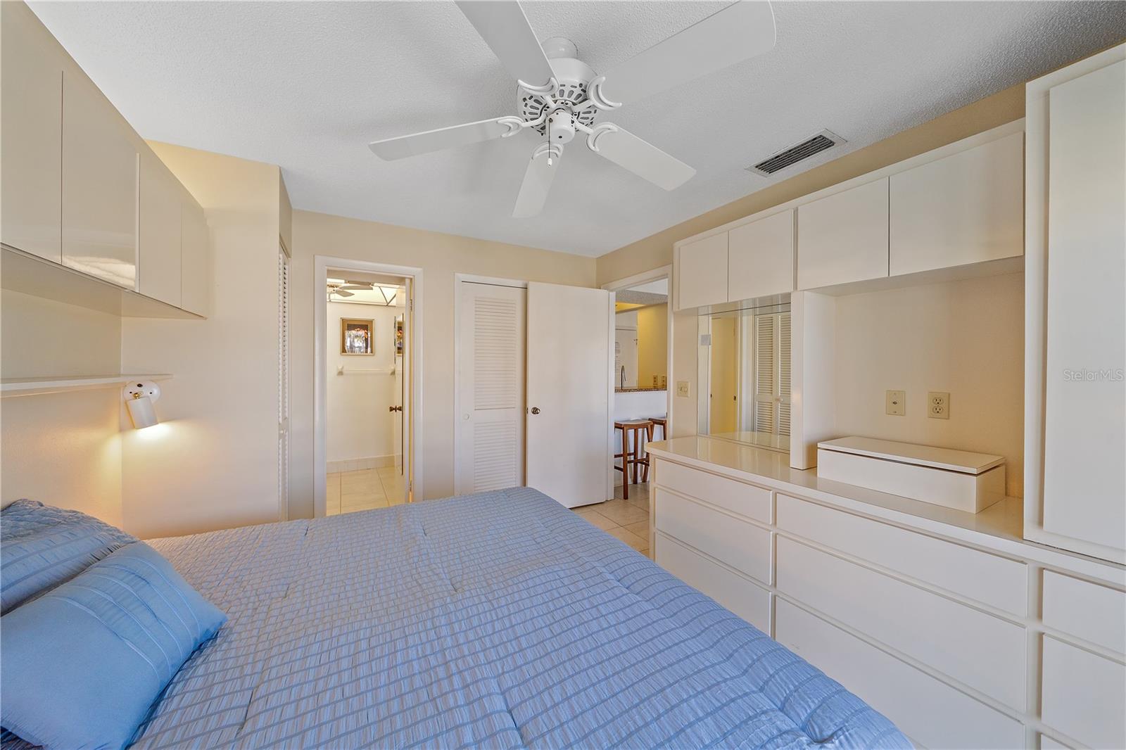 Image 4 of 19 For 902 Gibbs Road 282