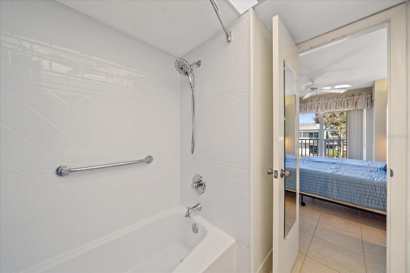 Image 9 of 19 For 902 Gibbs Road 282