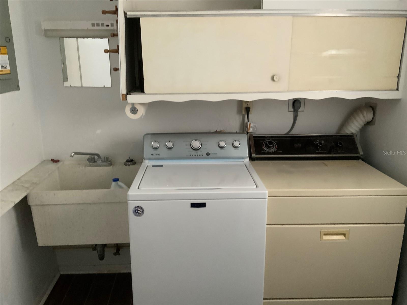 Image 24 of 27 For 3318 Village Green Drive 823