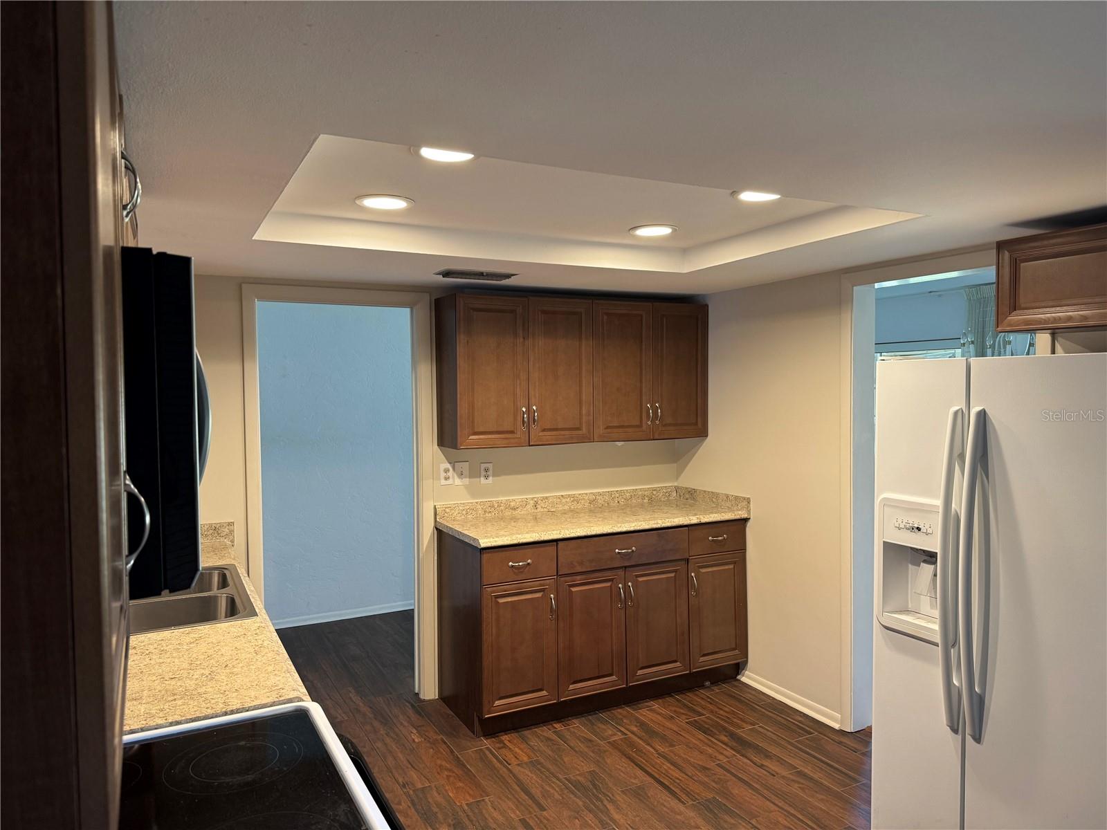 Image 6 of 27 For 3318 Village Green Drive 823