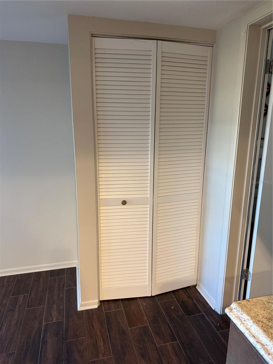 Image 9 of 27 For 3318 Village Green Drive 823