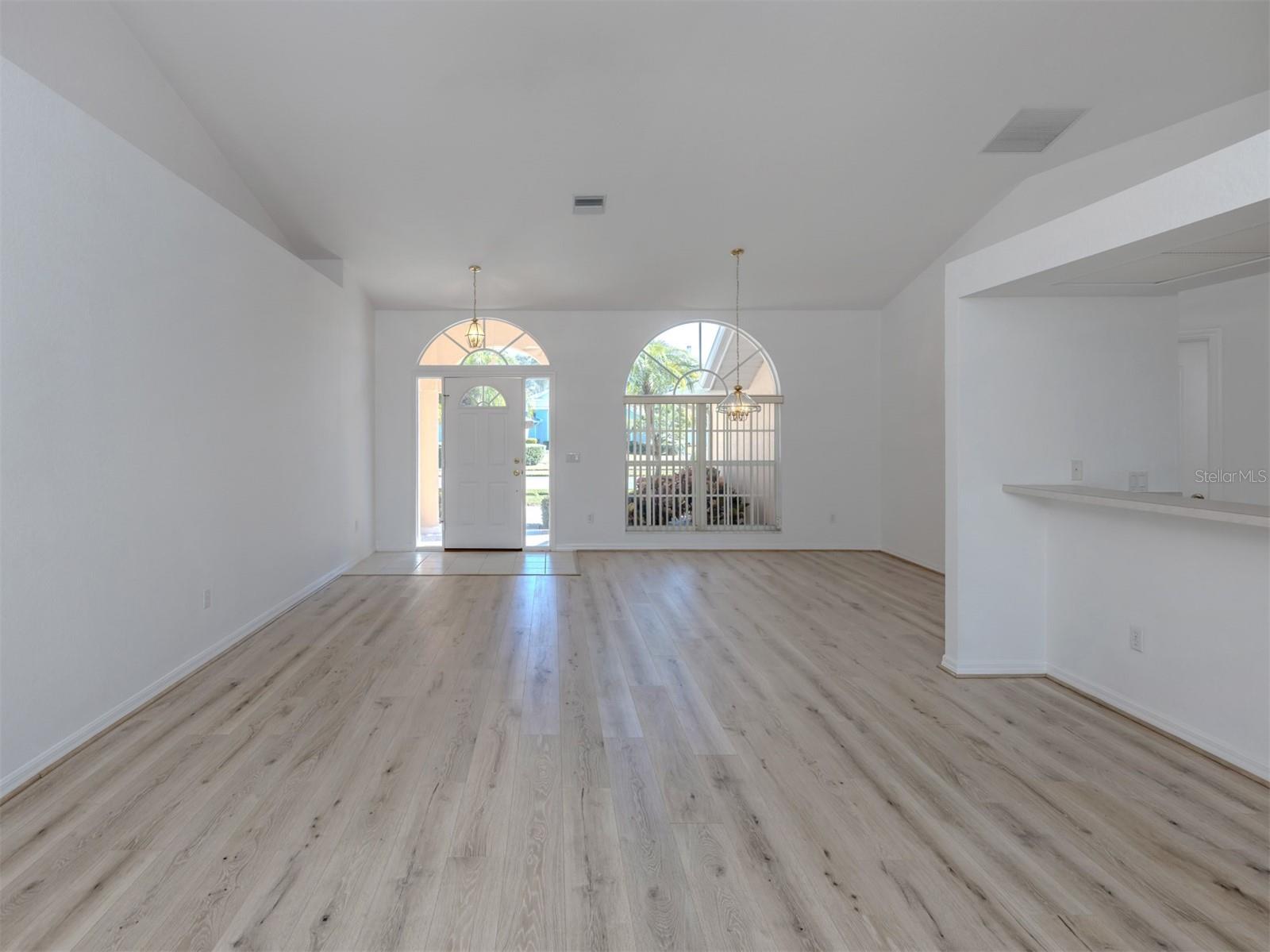 Image 17 of 57 For 123 Venice Palms Boulevard