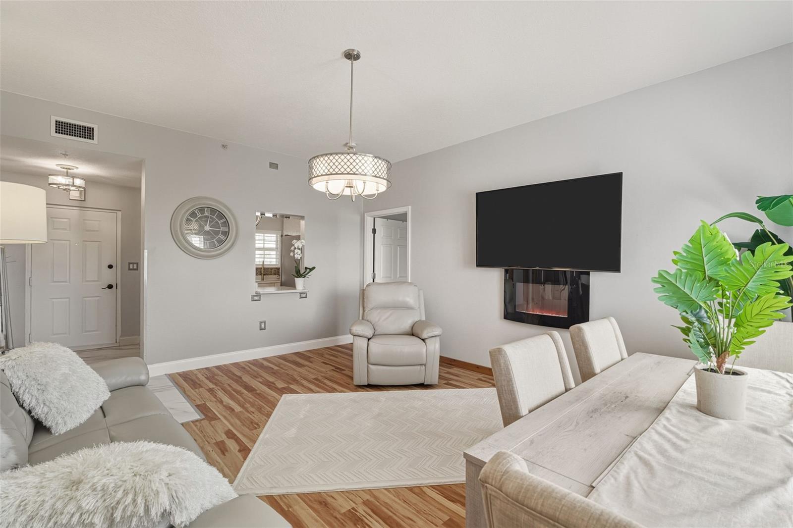 Image 16 of 64 For 3730 Cadbury Circle 631