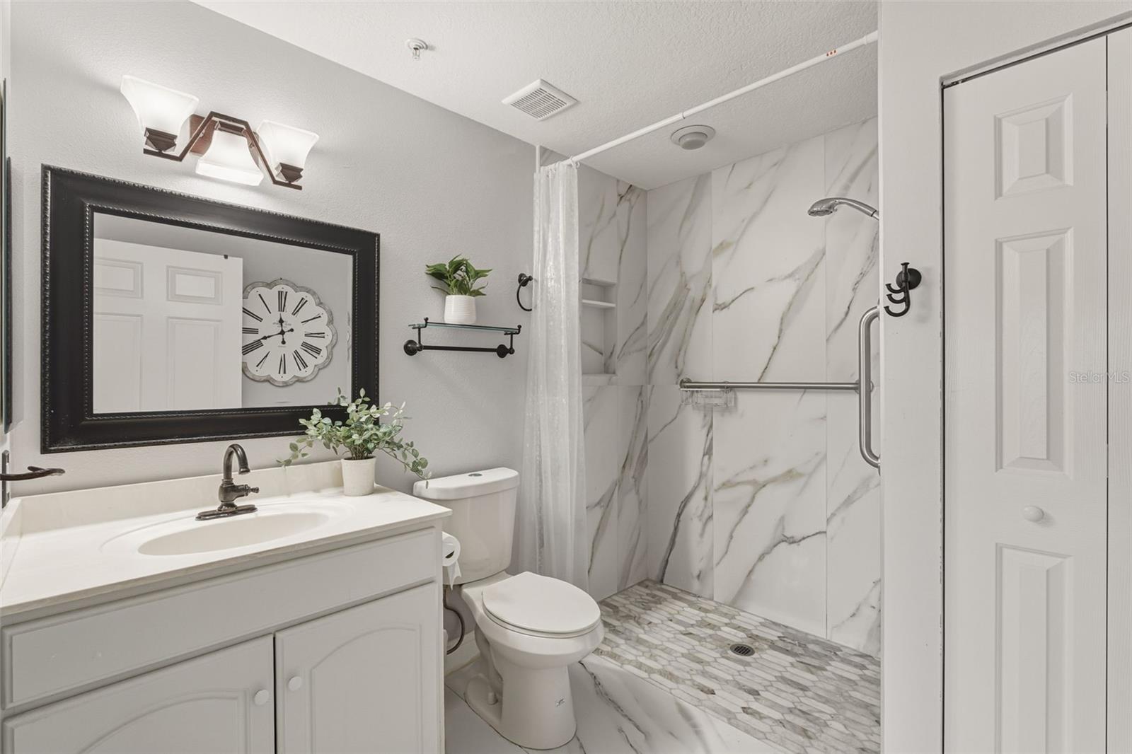 Image 21 of 64 For 3730 Cadbury Circle 631