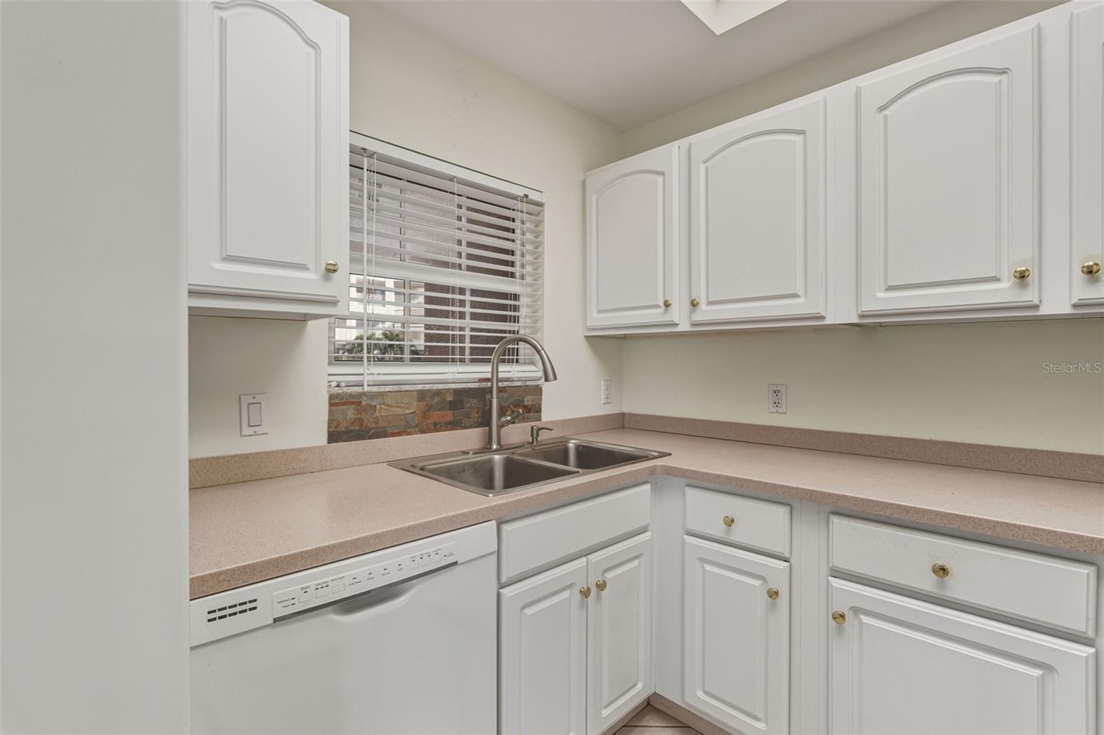 Image 10 of 72 For 3730 Cadbury Circle 528