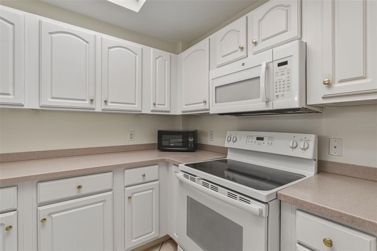 Image 11 of 72 For 3730 Cadbury Circle 528