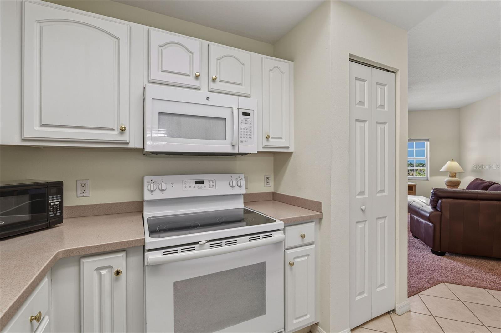 Image 12 of 72 For 3730 Cadbury Circle 528