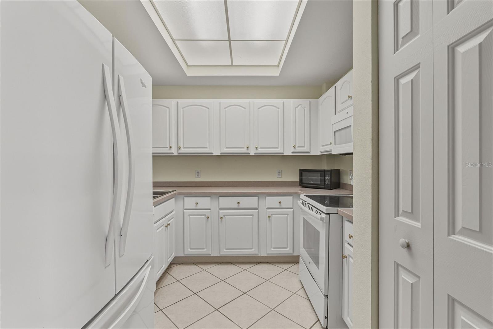 Image 13 of 72 For 3730 Cadbury Circle 528