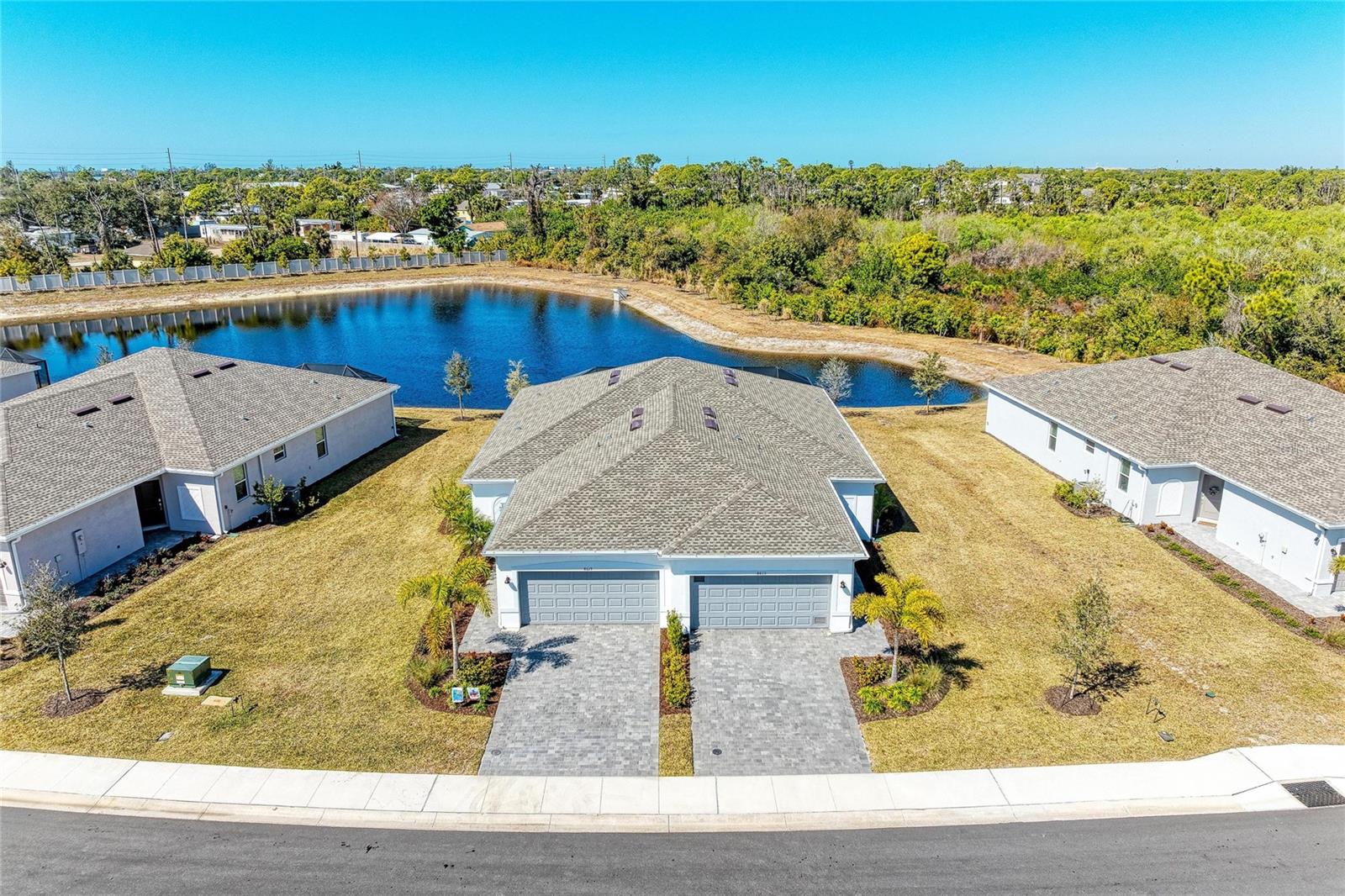 Image 2 of 92 For 8613 Seasalt Loop