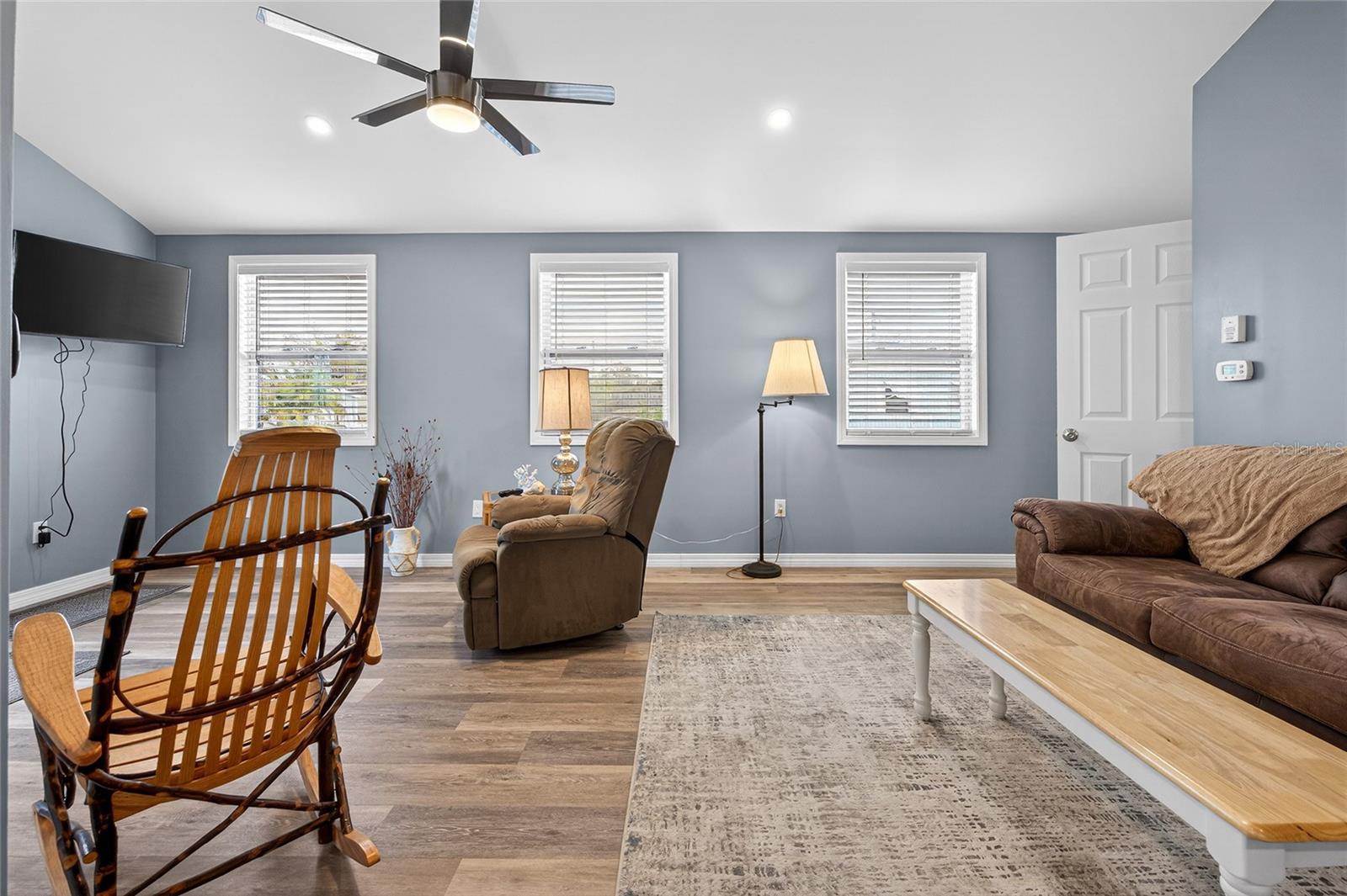 Image 10 of 78 For 204 Crown Point Drive