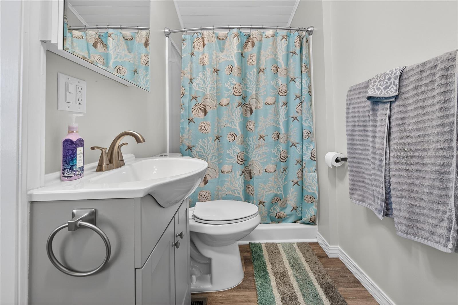 Image 29 of 78 For 204 Crown Point Drive