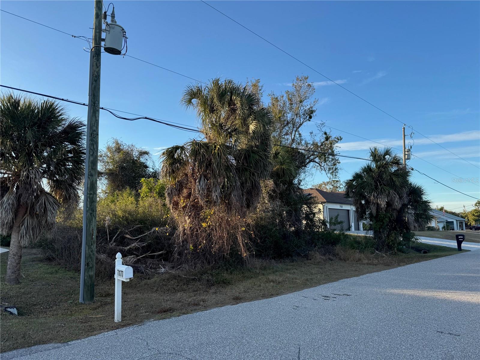 Image 5 of 12 For 7169 Burnsville St