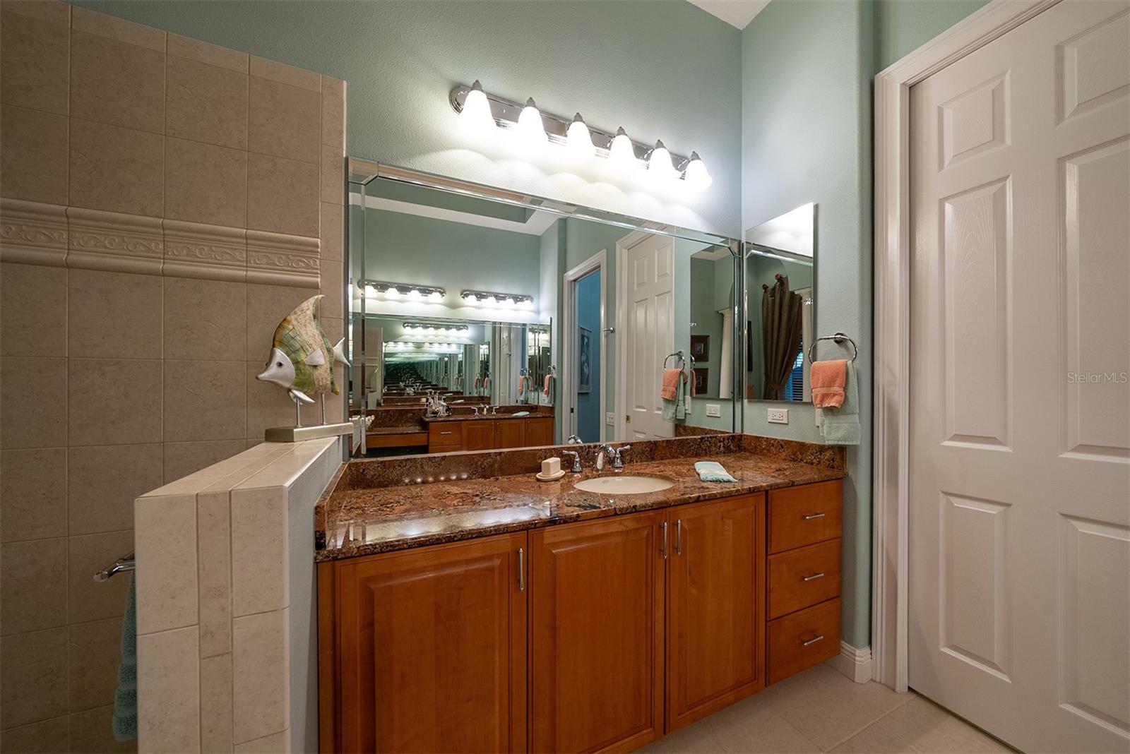 Image 34 of 87 For 14 Carisa Royale Court